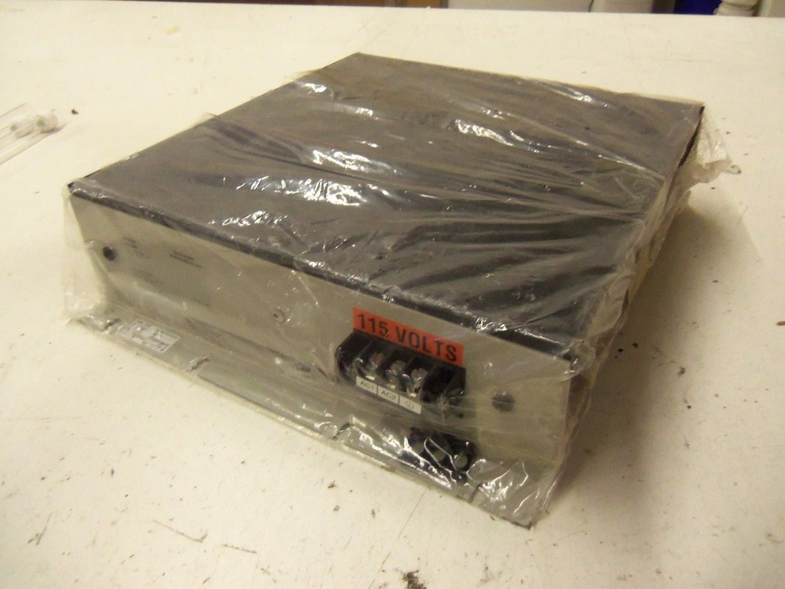 SCHNEIDER AUTOMATION 110-200 *NEW NO BOX*