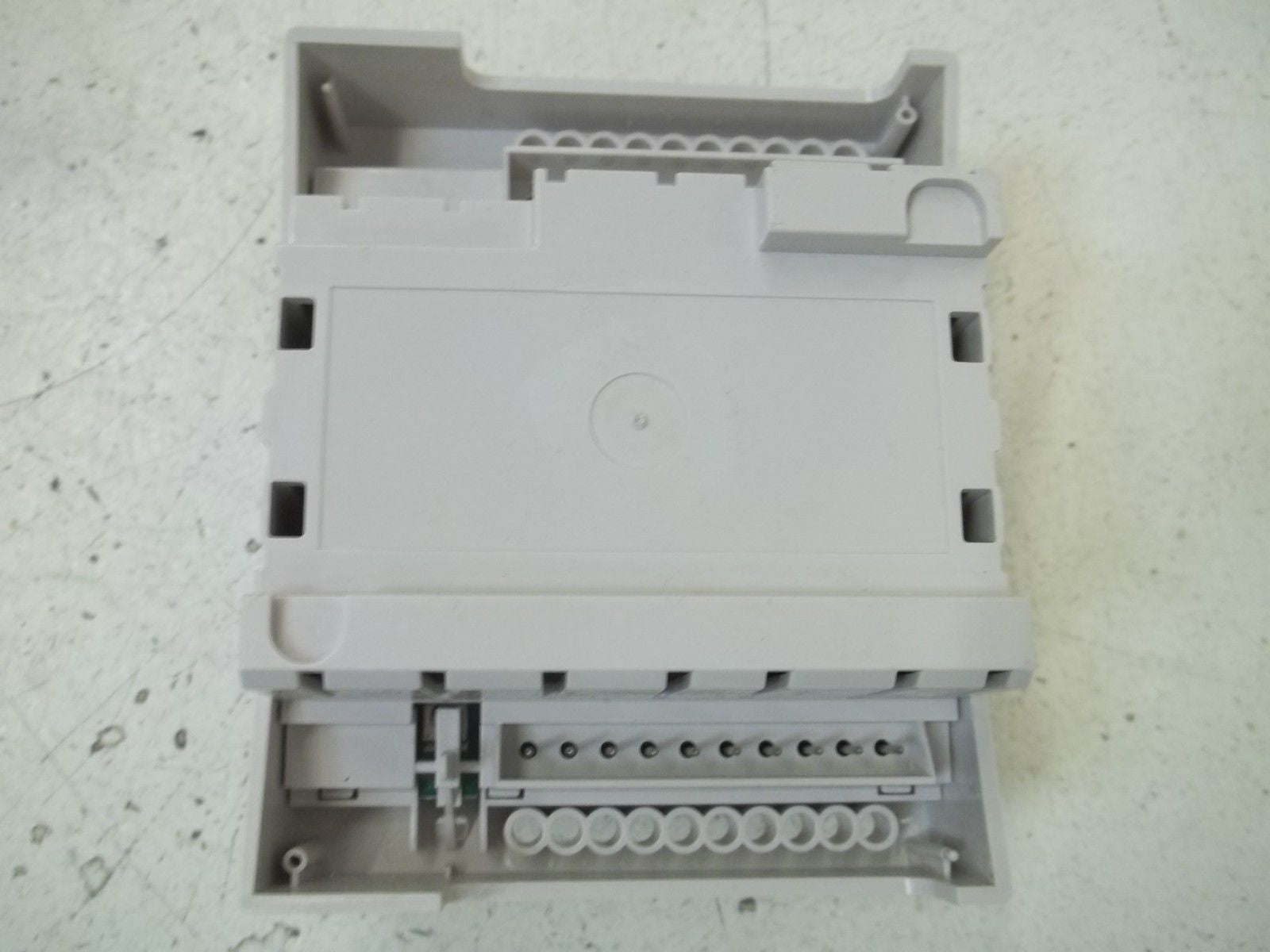 SCHNEIDER ELE. 007301040 I/O MODULE 15 POINT DIGITAL XENTA 40:1C*NEW IN BOX*