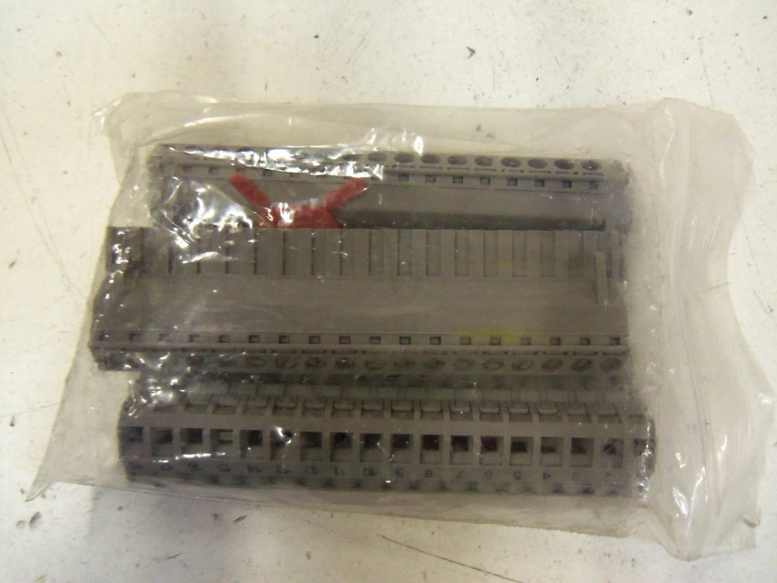 LOT OF 3 SCHNEIDER ELECTRIC MODICON 170 XTS 001 00 SCREW TERMINAL *NEW NO BOX*