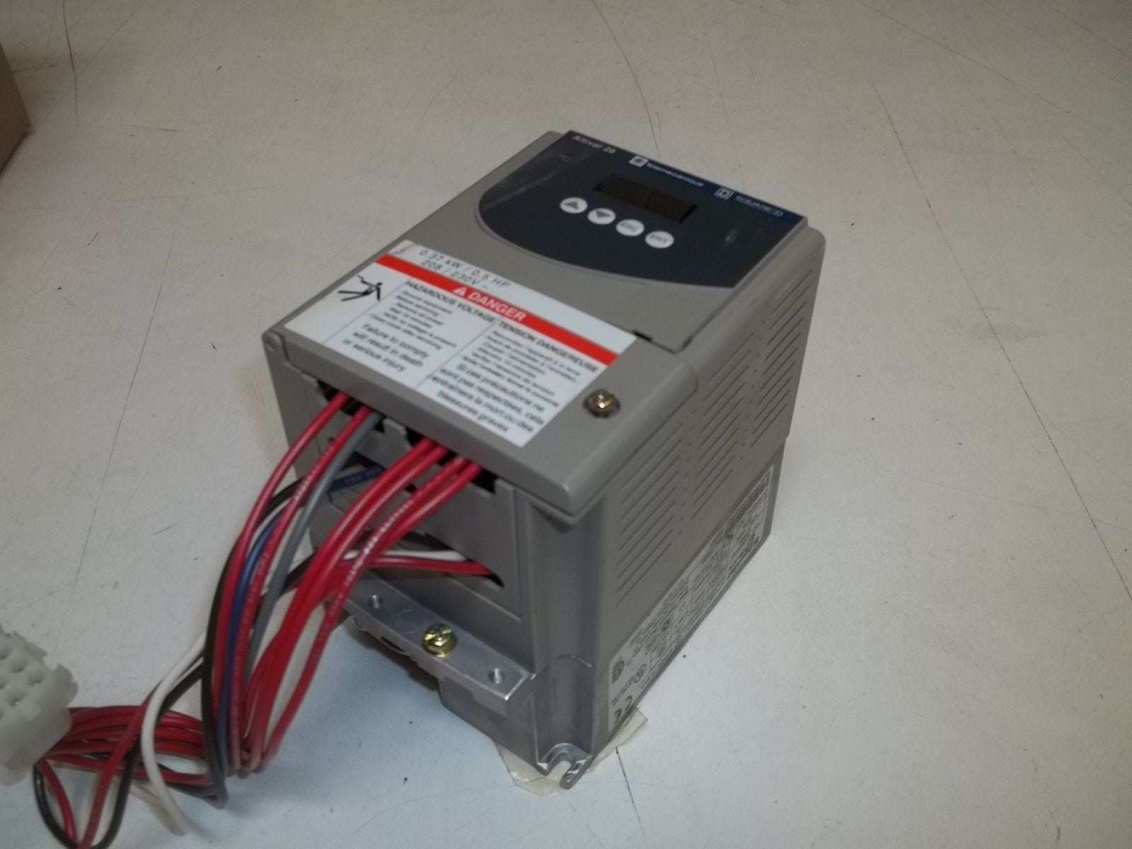 SCHNEIDER ELECTRIC ATV28HU09M2U *USED*