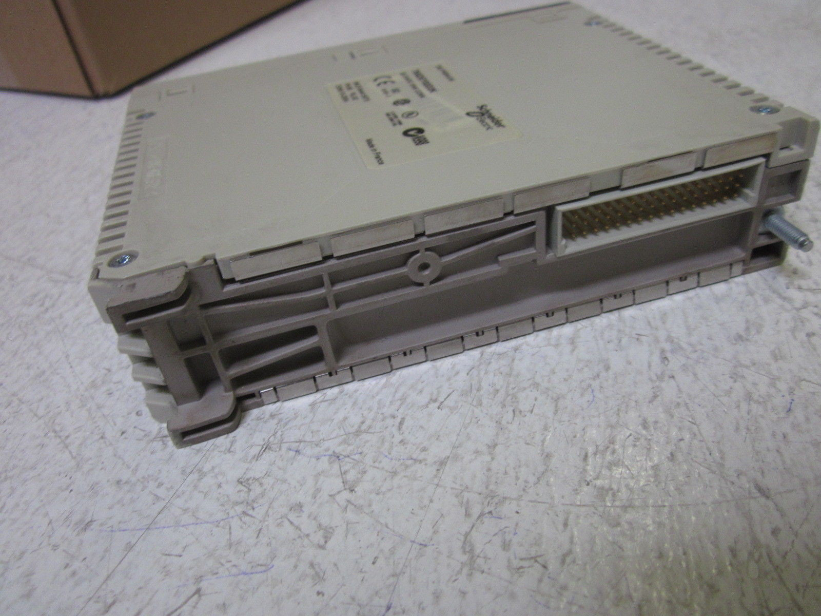 SCHNEIDER ELECTRIC TSXDEY32D2K 321 24VDC SINK CONN *USED*