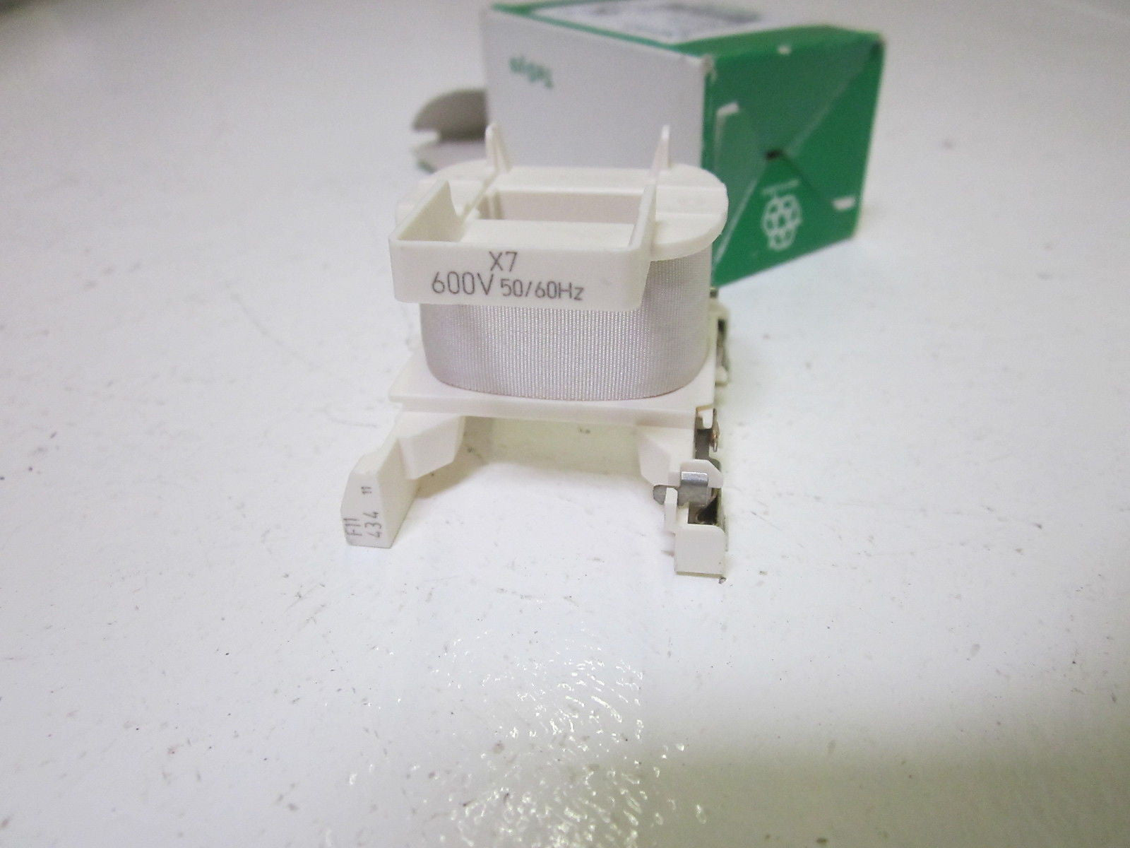 SCHNEIDER LXD1X7 COIL 600V *NEW IN BOX*