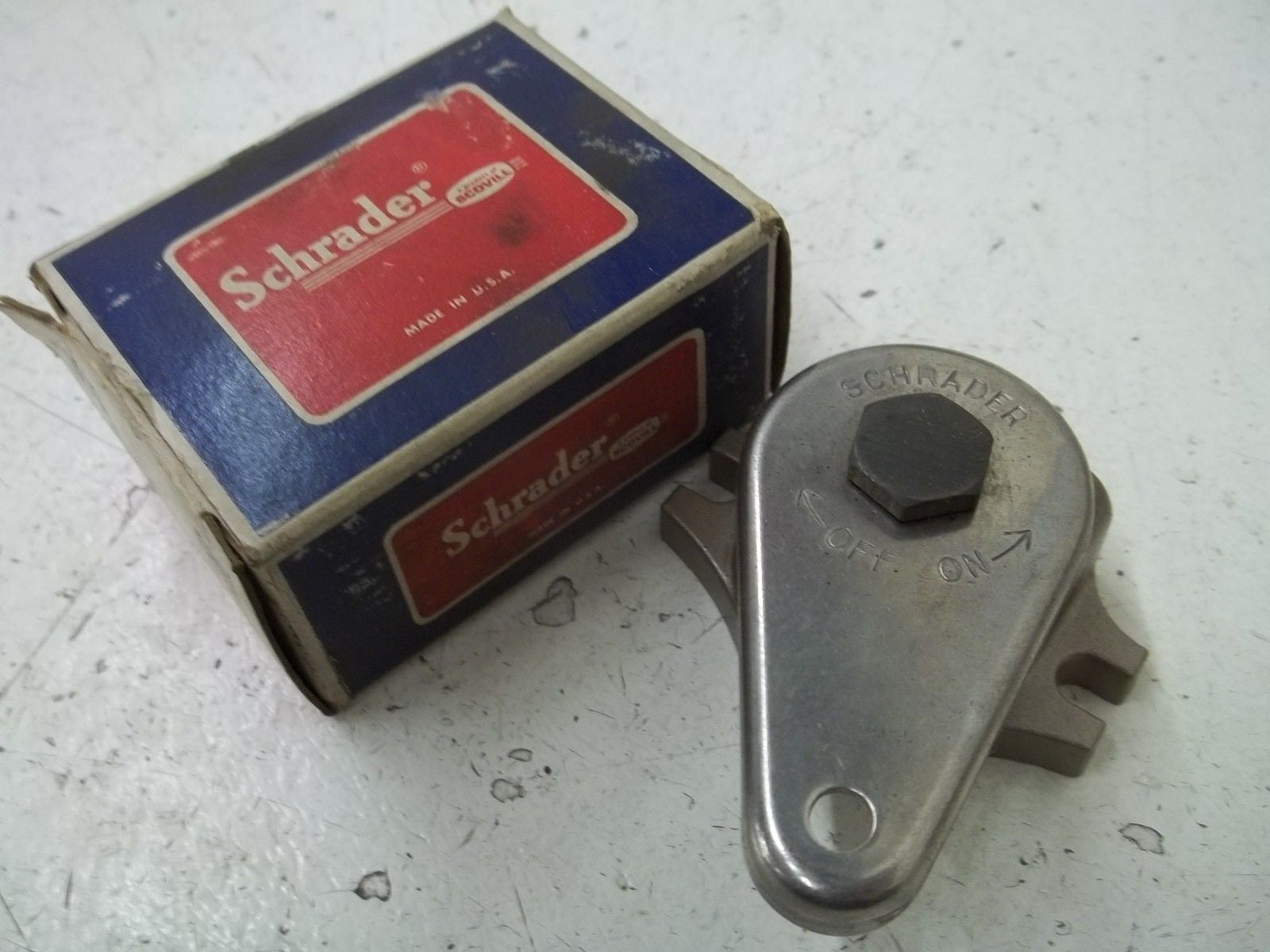 SCHRADER 3103 3-WAY VALVE *NEW IN BOX*