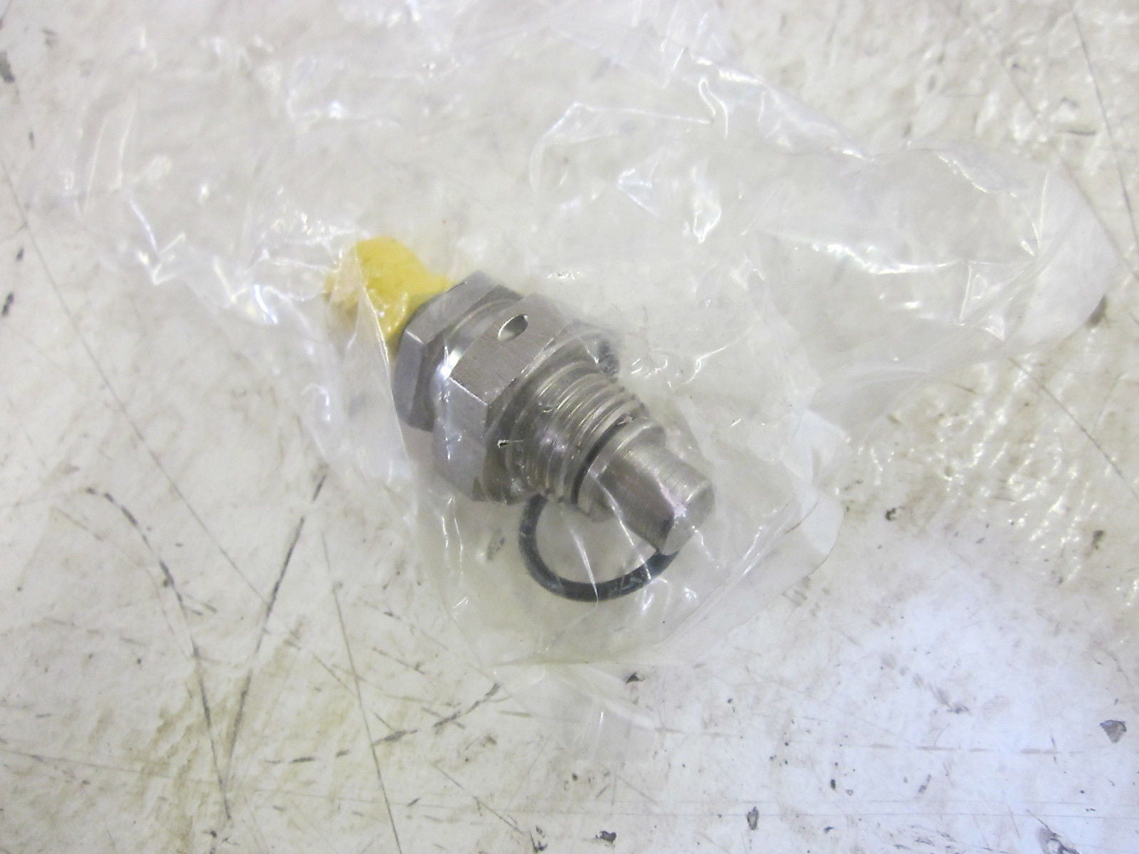SCHRADER AUTOMOTIVE INC. 4361S SHOCK ABSORBER VALVE 33-0010 *NEW IN BOX*