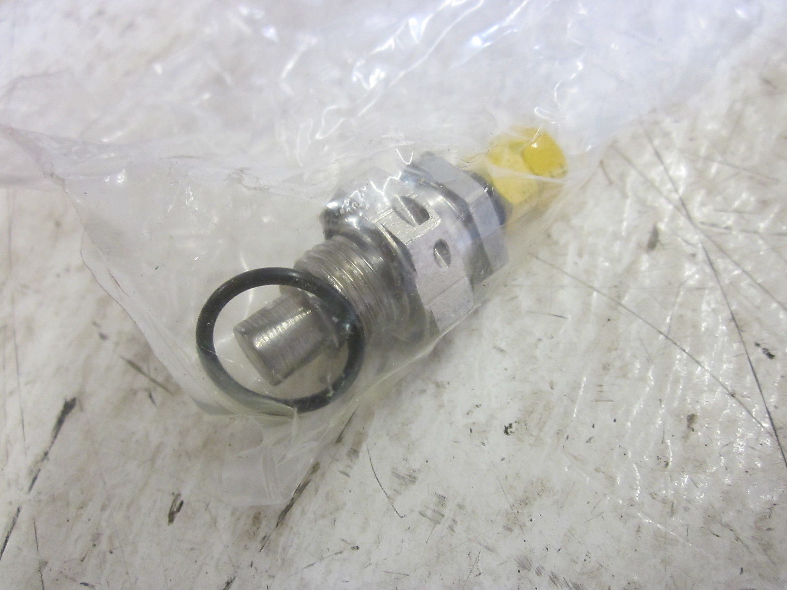 SCHRADER AUTOMOTIVE INC. 4361S SHOCK ABSORBER VALVE 33-0010 *NEW IN BOX*