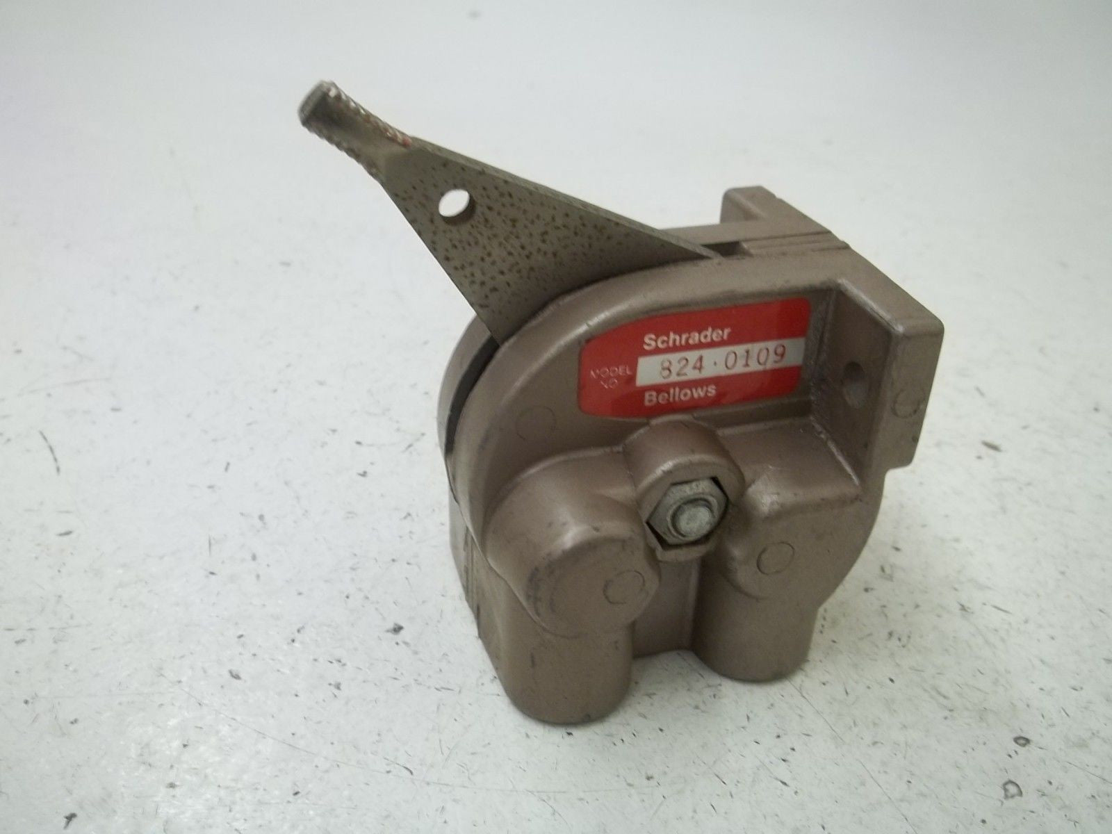 SCHRADER BELLOW 824-0109 H 4-WAY SLIDE SEAL VALVE 1/4" *USED*