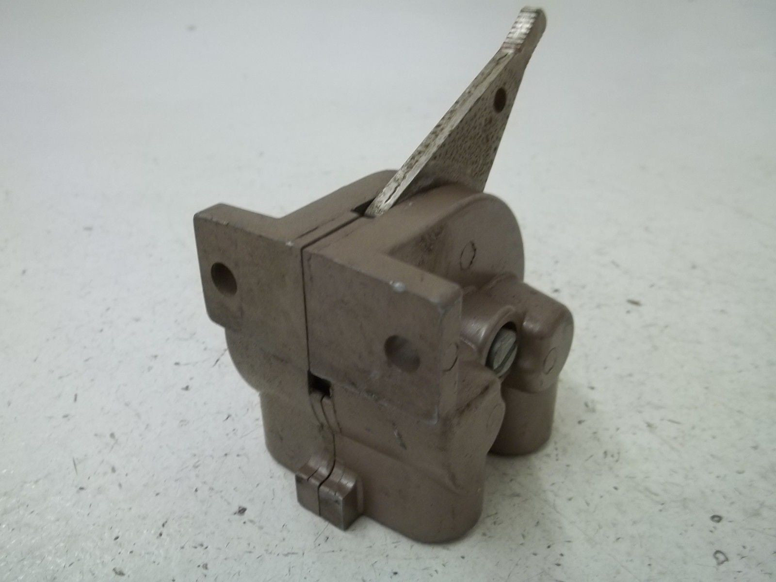 SCHRADER BELLOW 824-0109 H 4-WAY SLIDE SEAL VALVE 1/4" *USED*