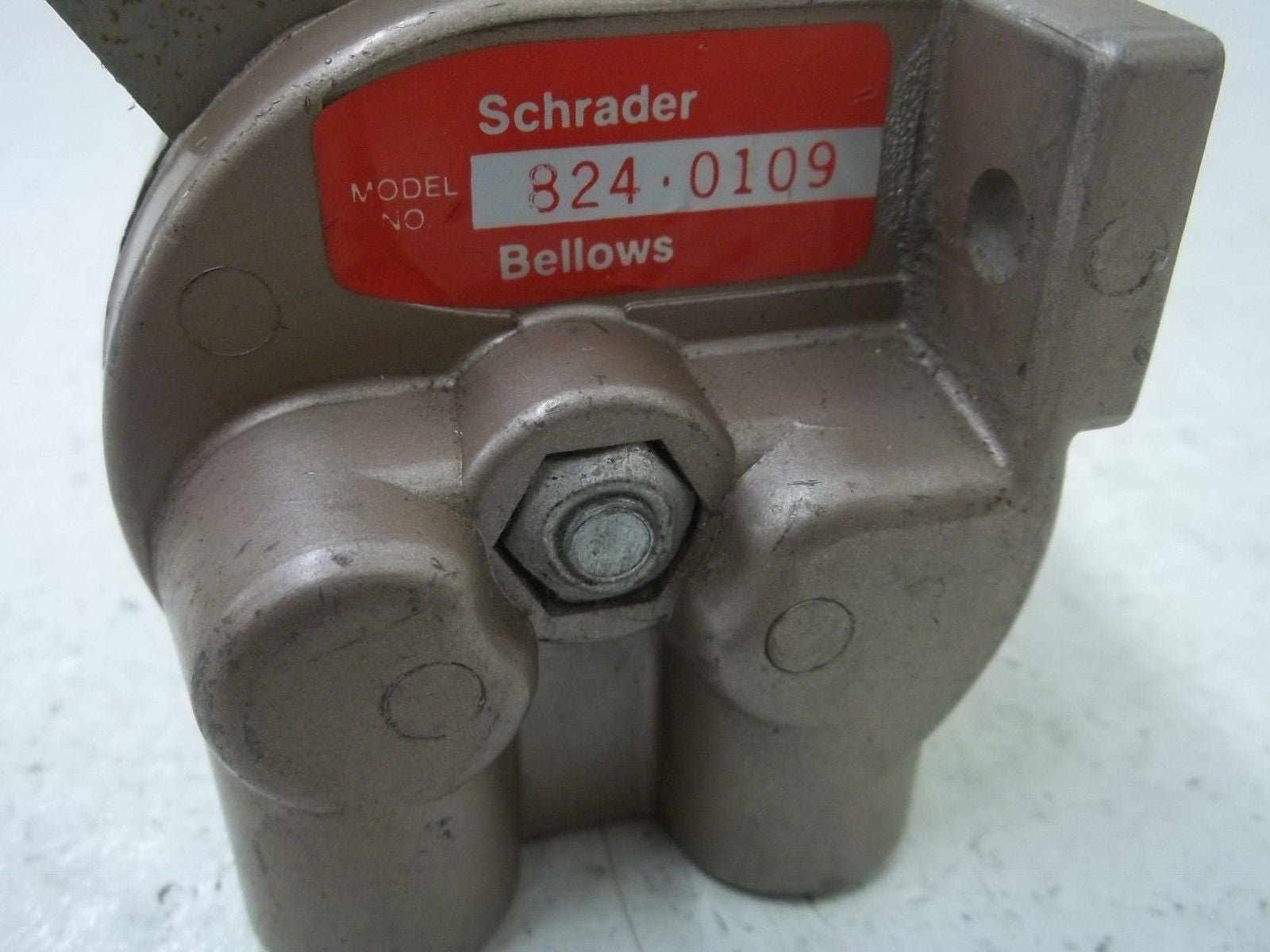 SCHRADER BELLOW 824-0109 H 4-WAY SLIDE SEAL VALVE 1/4" *USED*