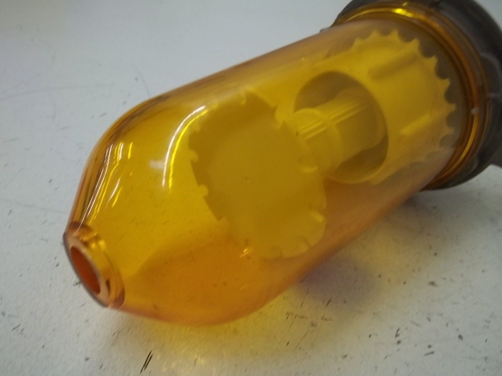 SCHRADER BELLOWS 3538-1100 FILTER (AMBER LIGHT) *USED*