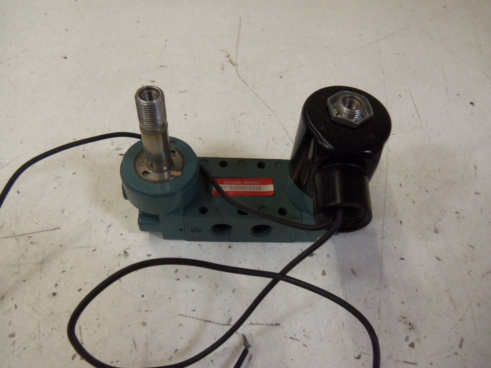 SCHRADER BELLOWS 52000-1115 (AS PICTURED) *USED*