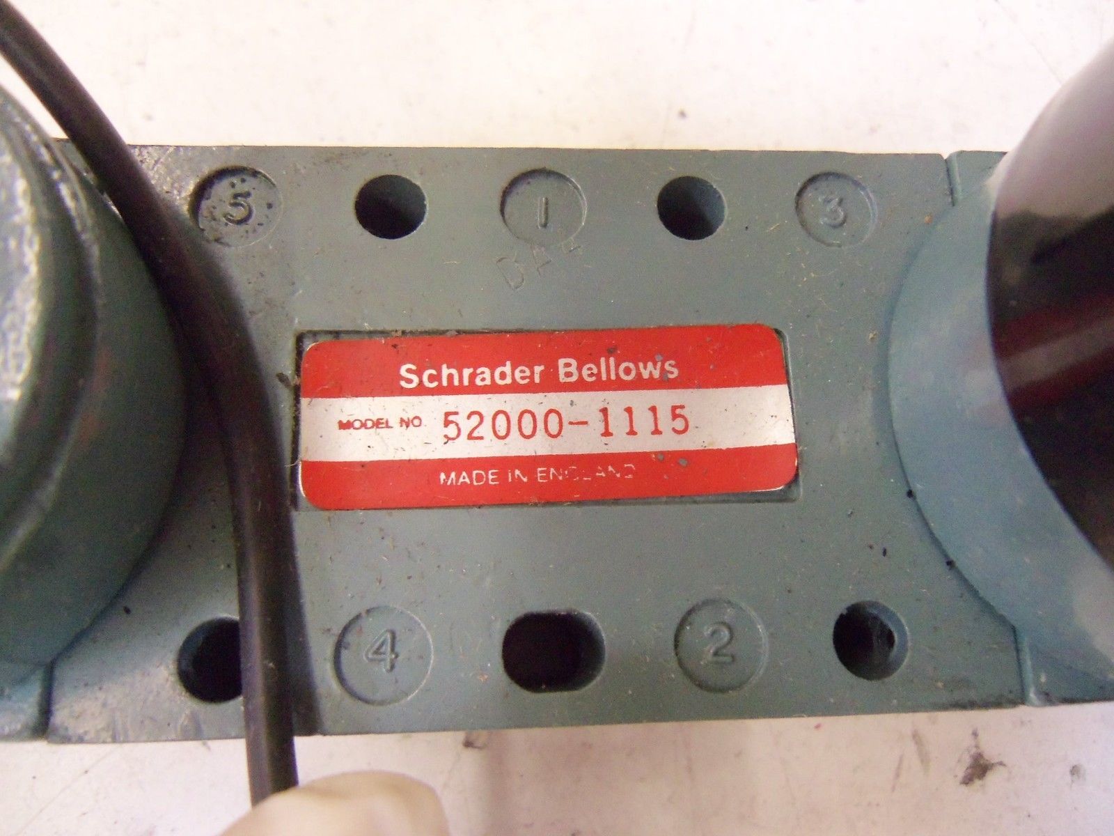 SCHRADER BELLOWS 52000-1115 (AS PICTURED) *USED*
