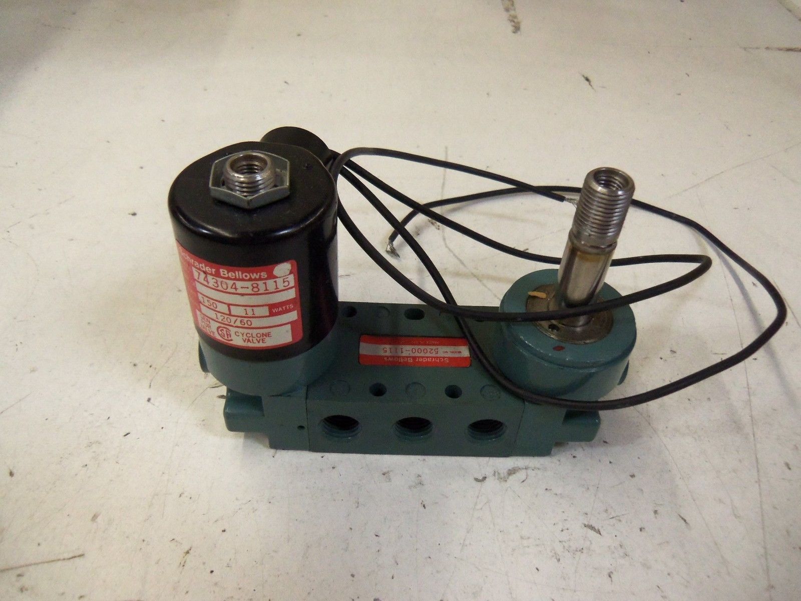SCHRADER BELLOWS 52000-1115 (AS PICTURED) *USED*