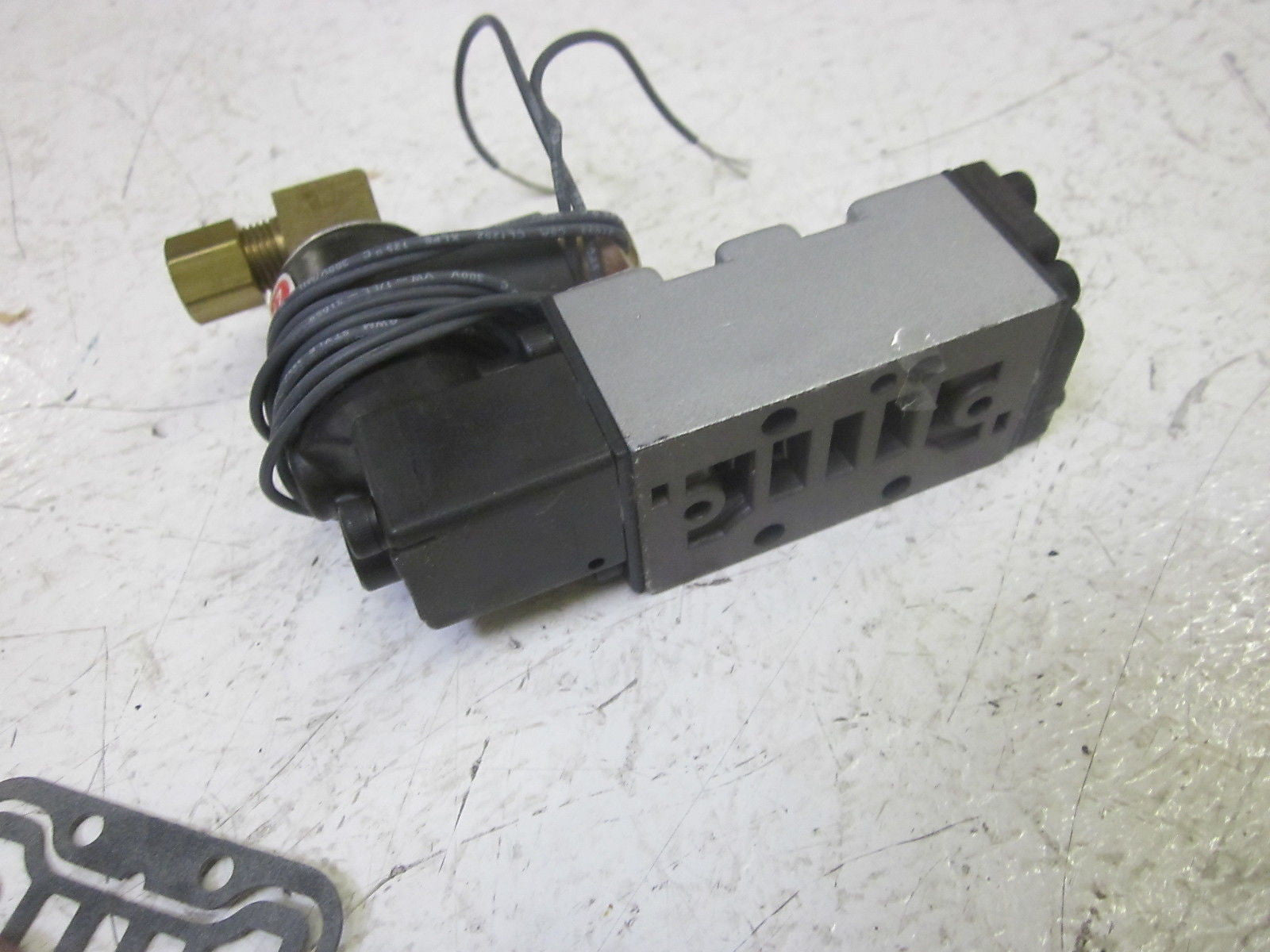 SCHRADER BELLOWS FA6-6 SOLENOID VALVE *USED*