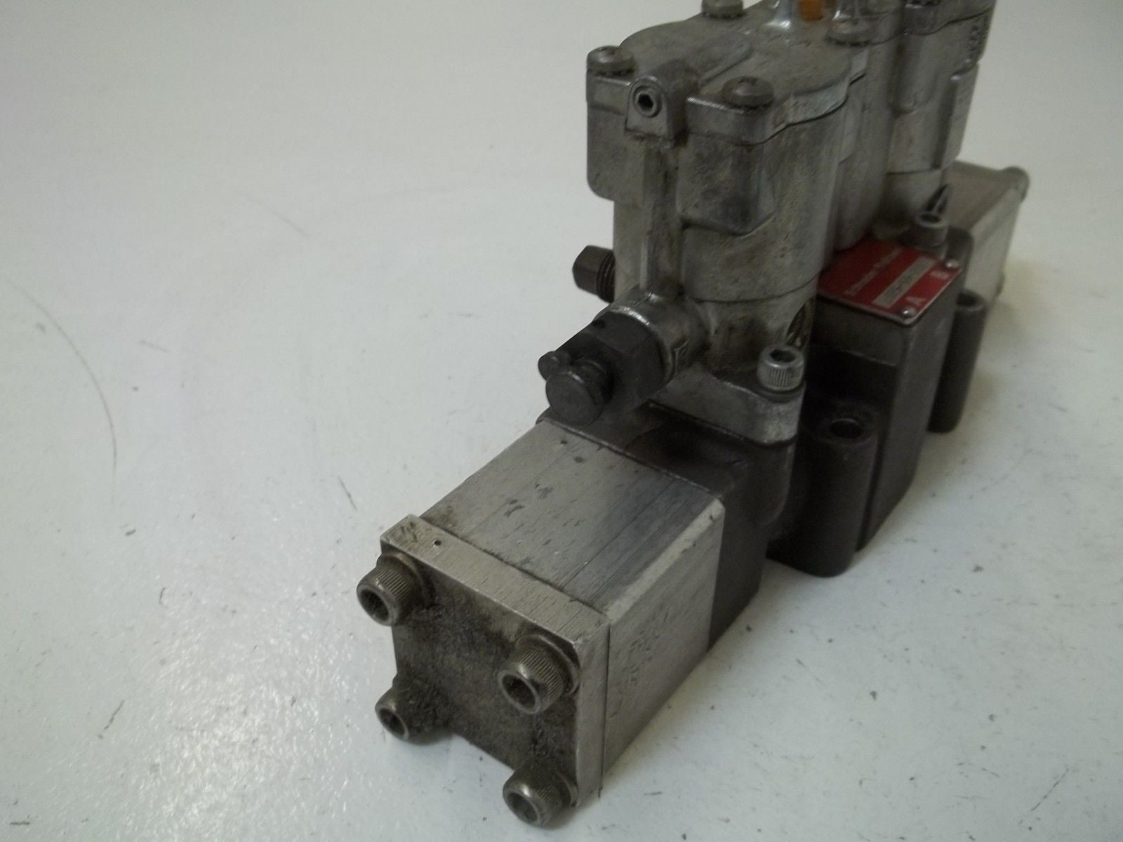 SCHRADER BELLOWS L525-59-21 DOUBLE SOLENOID VALVE *USED*