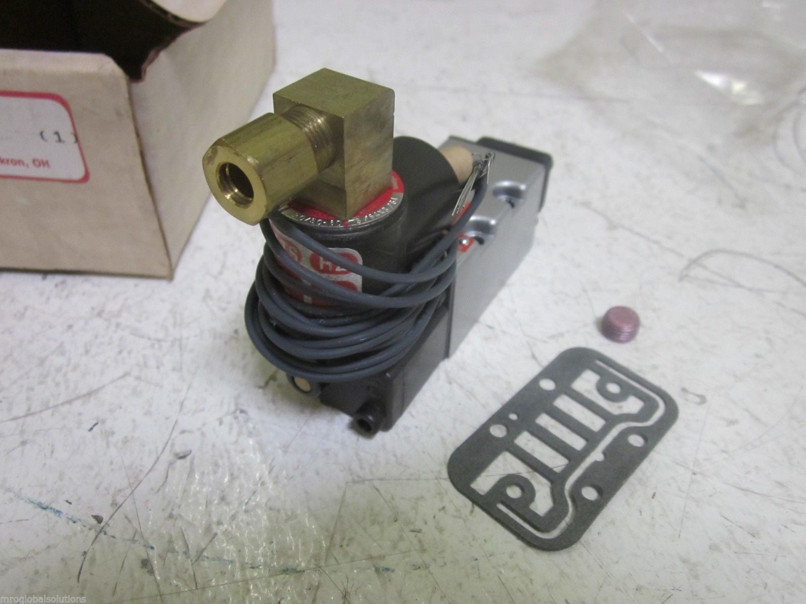 SCHRADER BELLOWS M20020104 SOLENOID VALVE *NEW IN BOX*