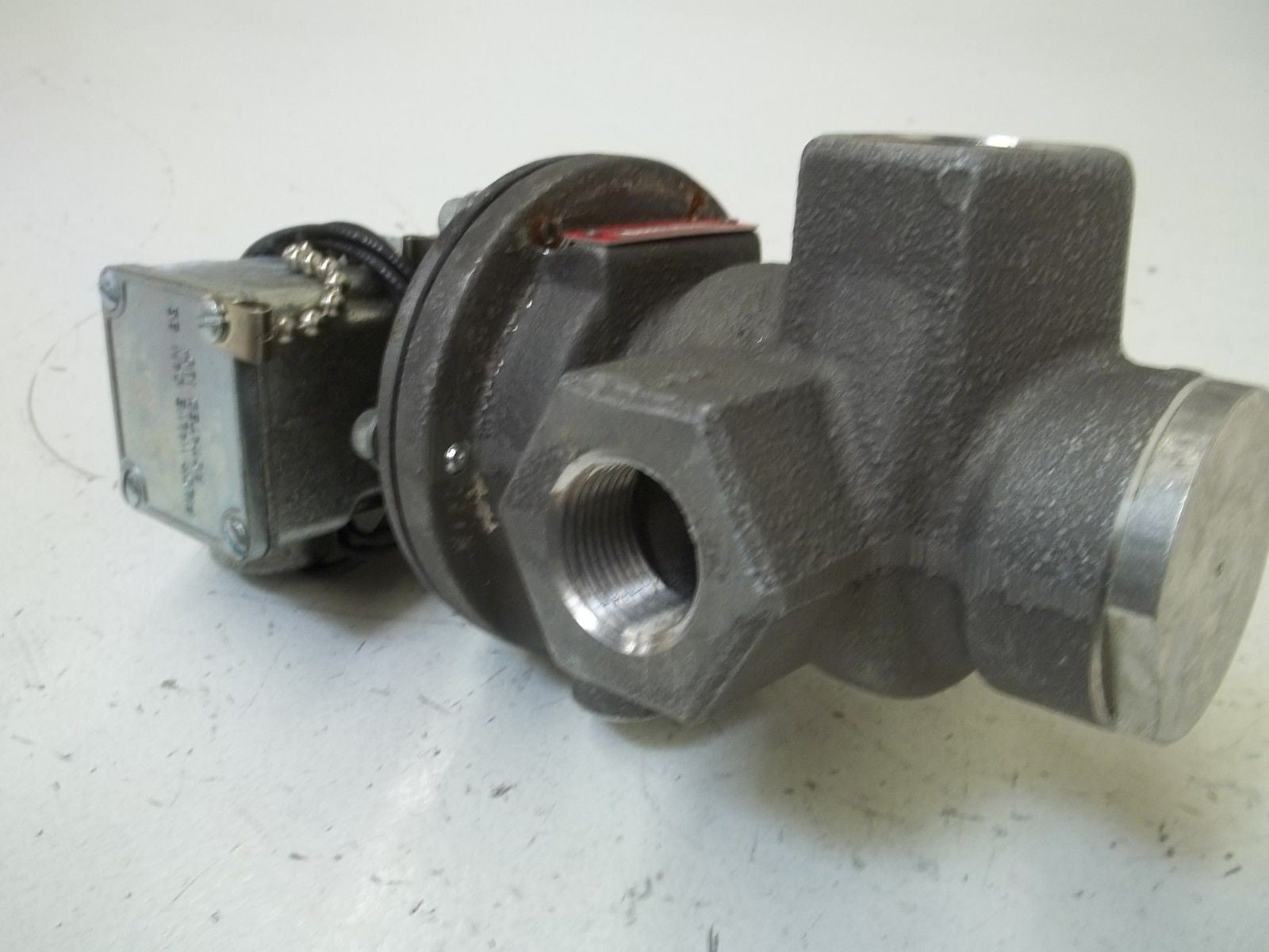 SCHRADER BELLOWS  N3556404542 VALVE *USED*