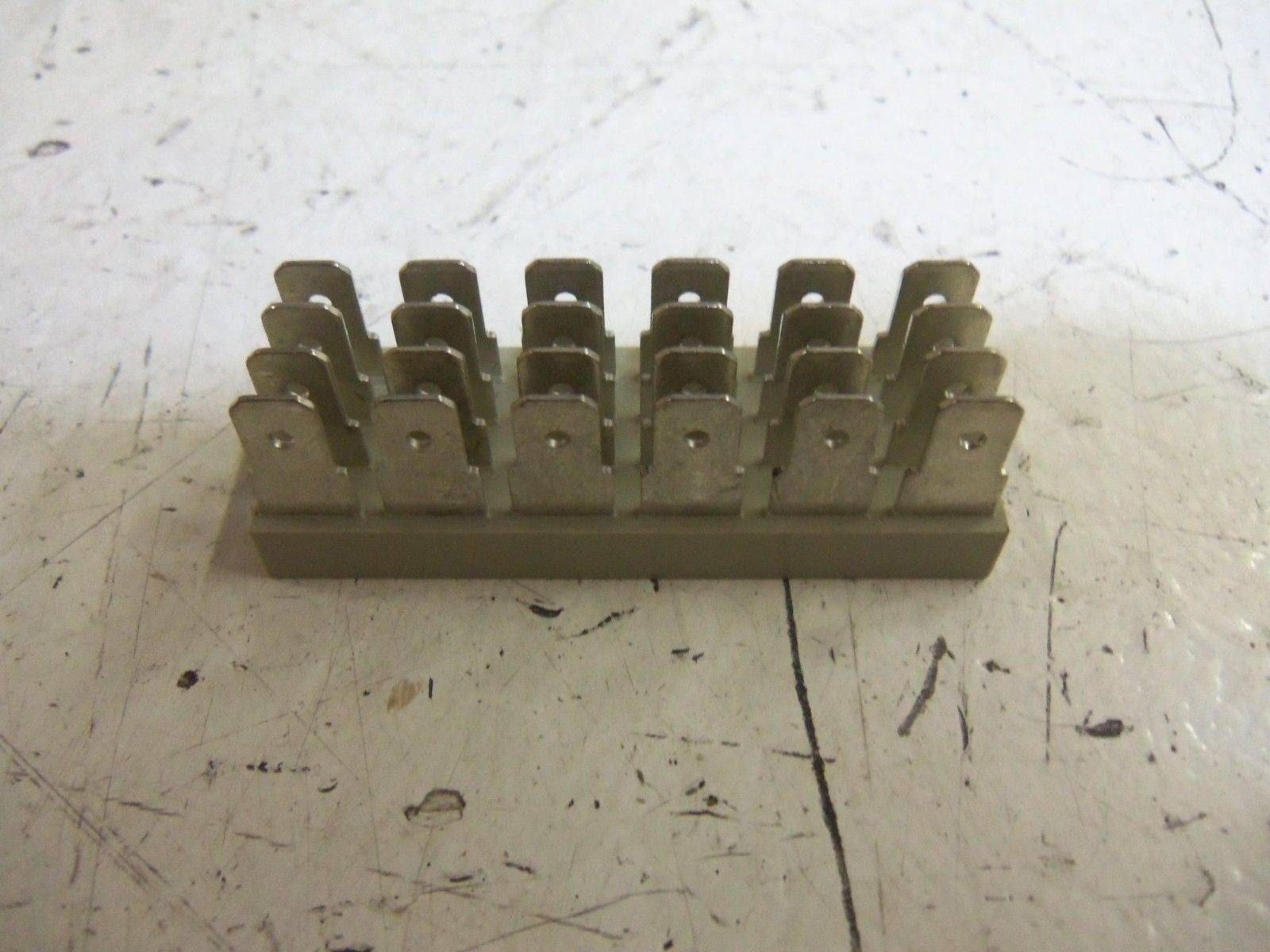 SCHROFF 69001127 BUSBAR HORIZONTAL 4PIN *NEW IN BOX*