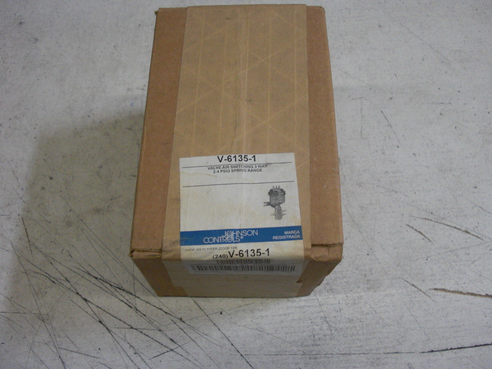 JOHNSON CONTROLS V-6135-1 3-WAY AIR SWITCHING VALVE *FACTORY SEALED*