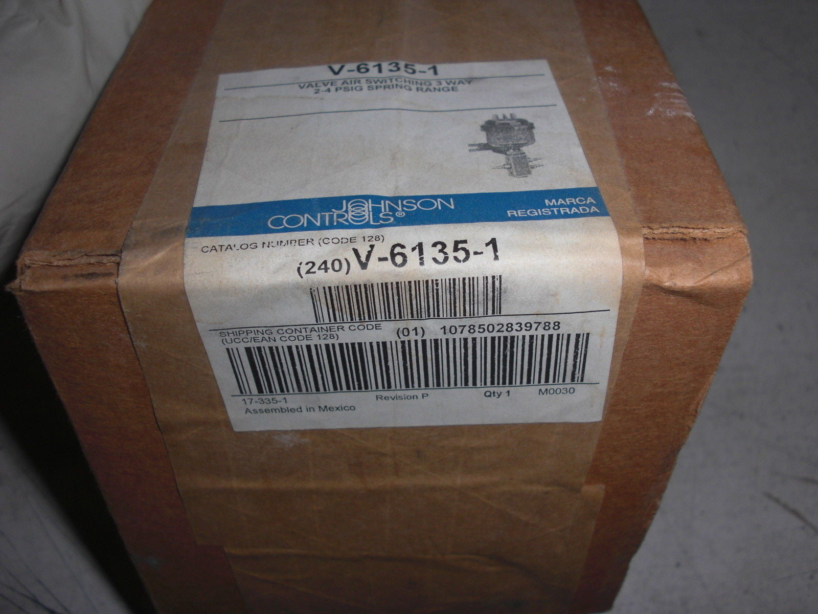 JOHNSON CONTROLS V-6135-1 3-WAY AIR SWITCHING VALVE *FACTORY SEALED*