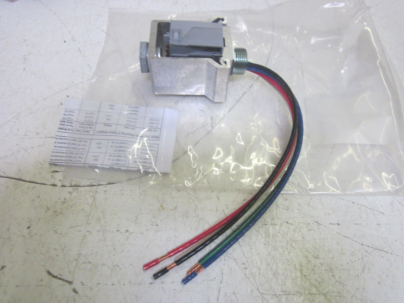 SENTAL LIGHTING T30-277 30A 277/480V *NEW IN A BAG*