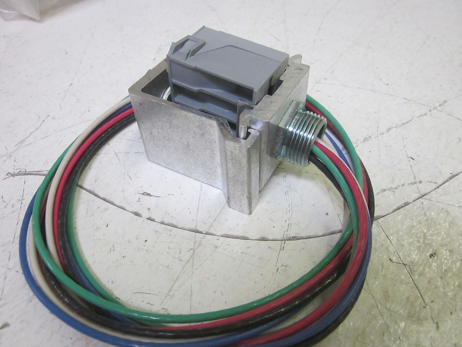 SENTINAL LIGHING T277ABC75-36 QUICK TRAP MOUNT 20A 277/480V *NEW IN A BAG*