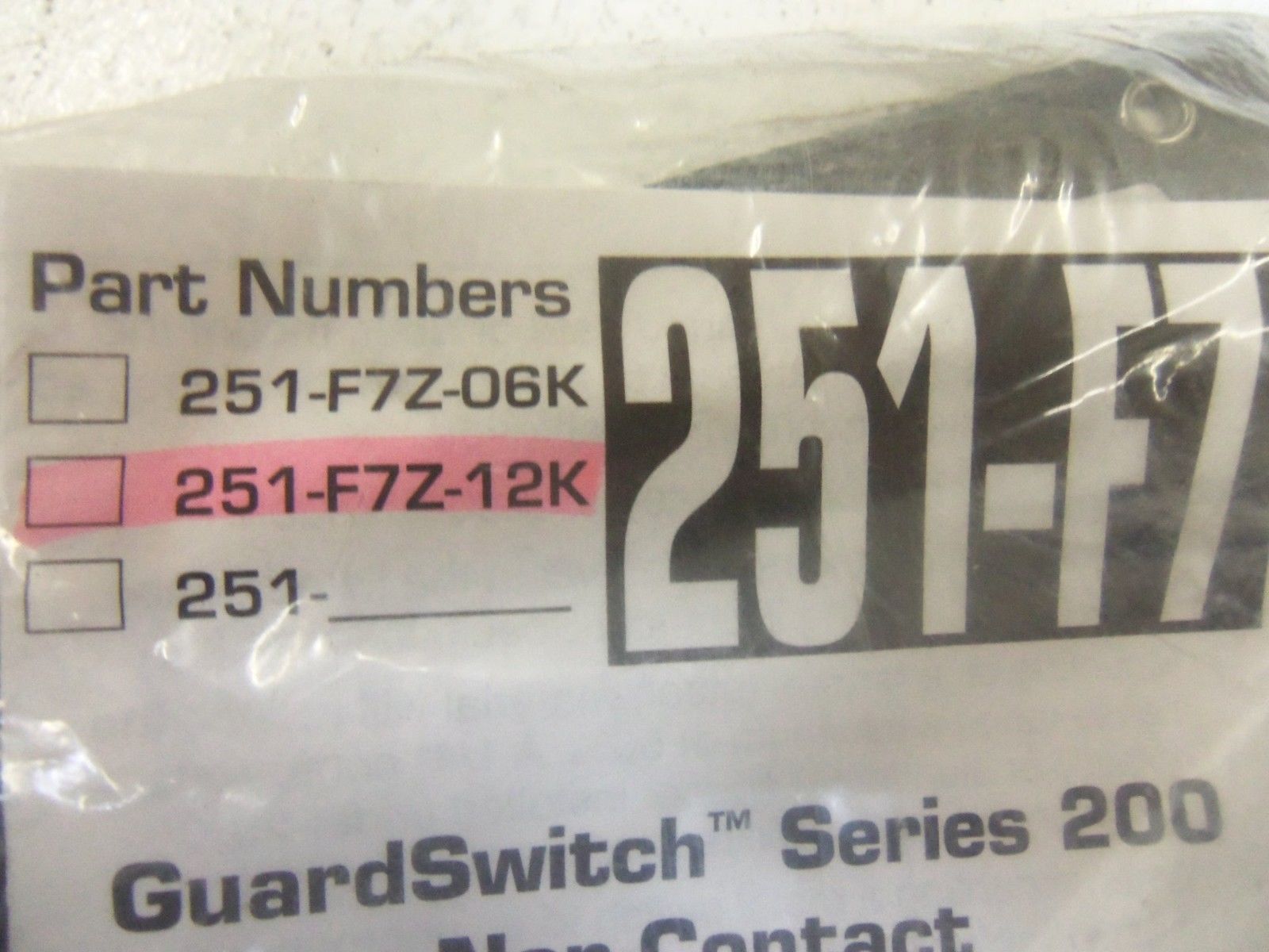 SENTROL INDUSTRIES 251-F7Z-12K GUARD SWITCH * NEW IN FACTORY BAG *
