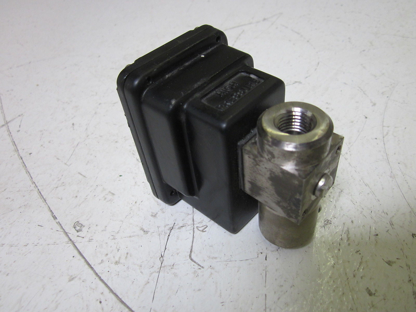 SETRA 2301025PB2F11B PRESSURE TRANSMITTER  24VDC *USED*
