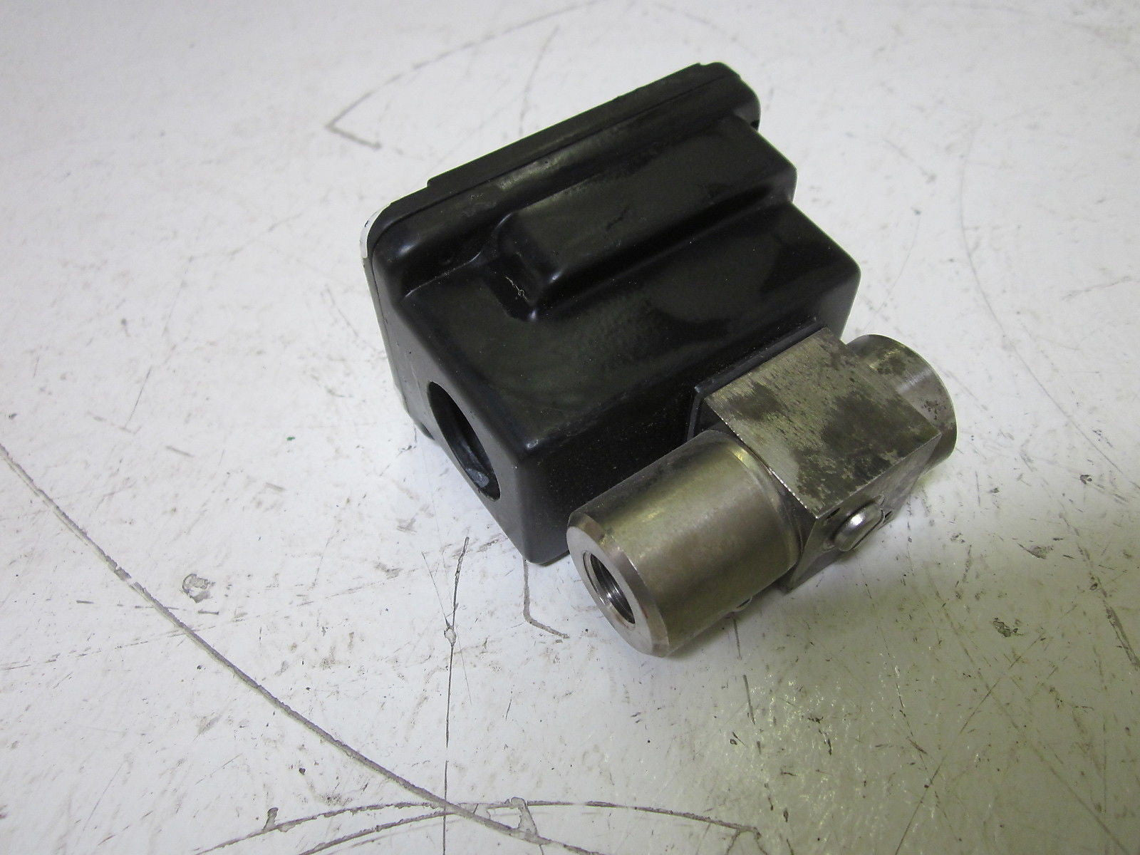 SETRA 2301025PB2F11B PRESSURE TRANSMITTER  24VDC *USED*