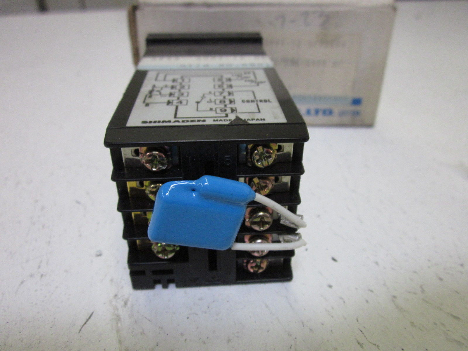 SHIMADEN SR33-209Y-12-DP795F0 *NEW IN BOX*