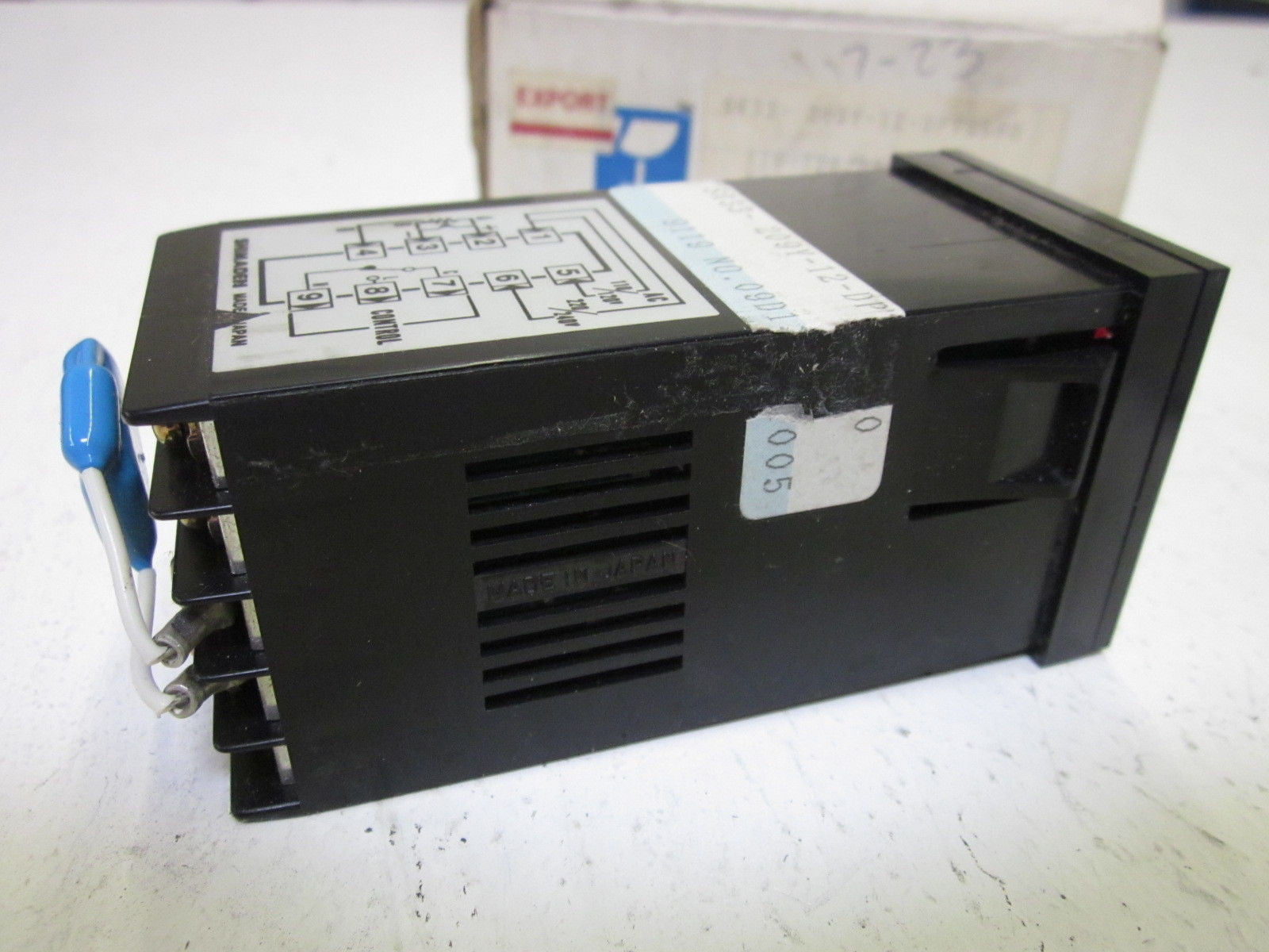 SHIMADEN SR33-209Y-12-DP795F0 *NEW IN BOX*