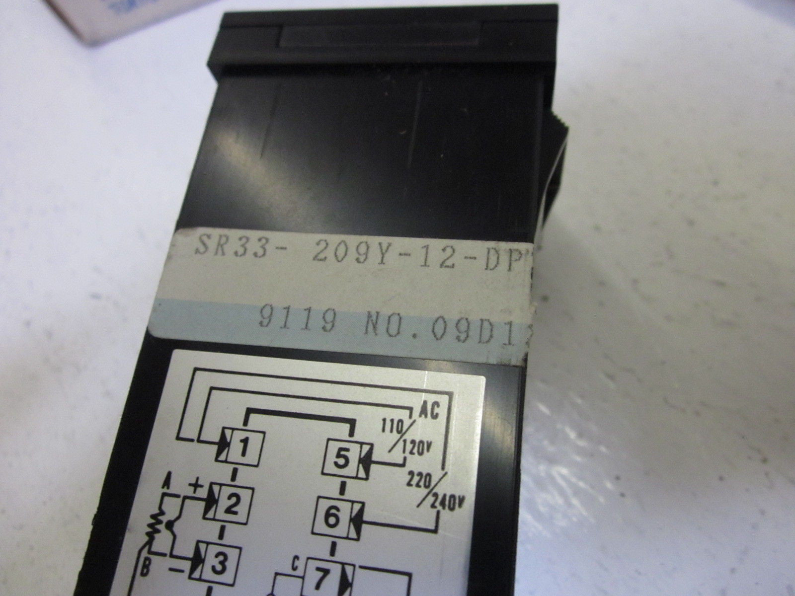 SHIMADEN SR33-209Y-12-DP795F0 *NEW IN BOX*