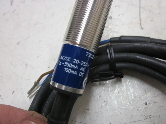 SICK IM18-05BUO-ZU0 PROXIMITY SENSOR 20-250V*NEW NO BOX*