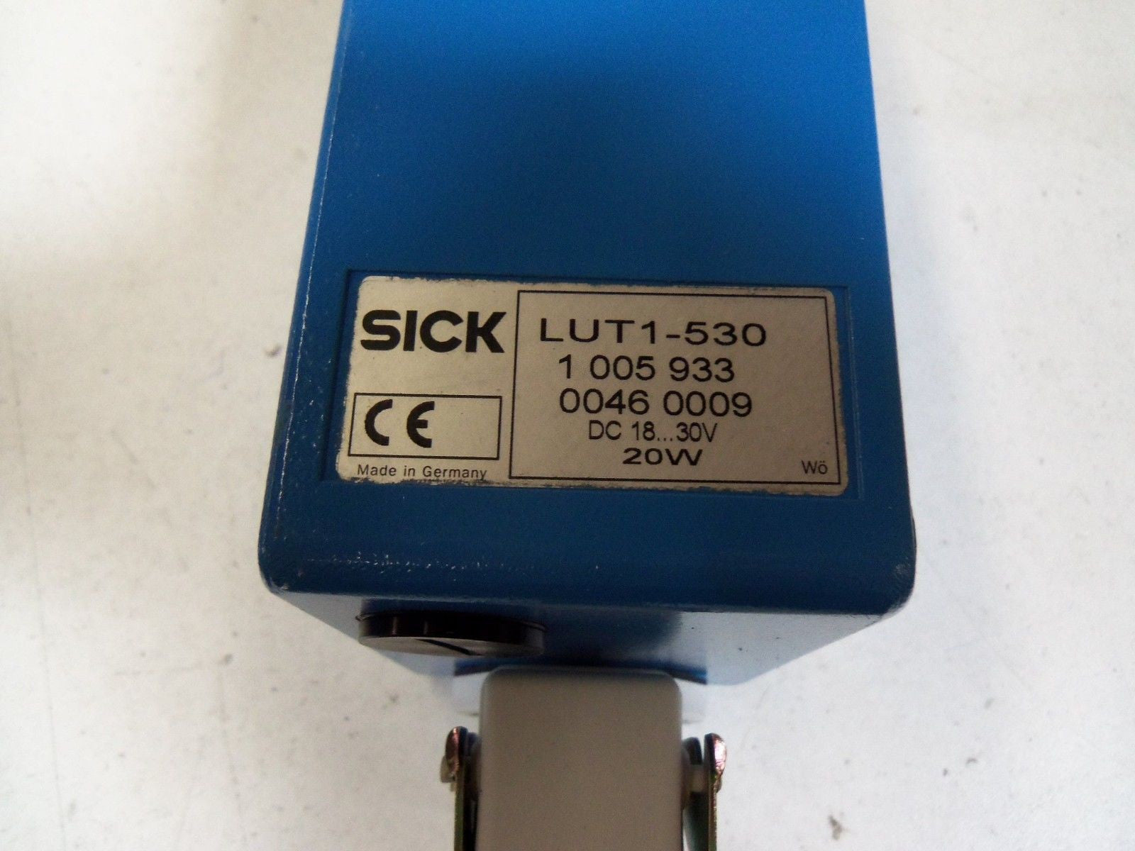 SICK LUT1-530 LUMINESCENCE SENSOR *NEW NO BOX*