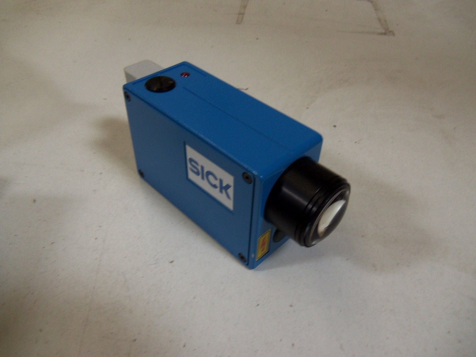 SICK LUT1-530 LUMINESCENCE SENSOR *NEW NO BOX*