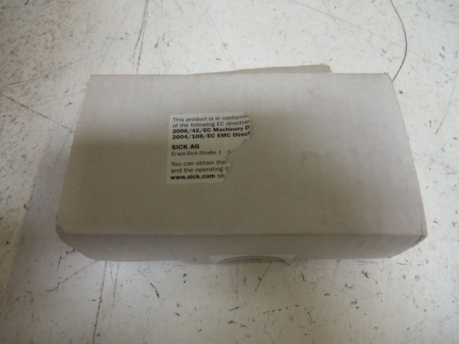 SICK UE43-3MF2A3 SAFETY RELAY *NEW IN BOX*