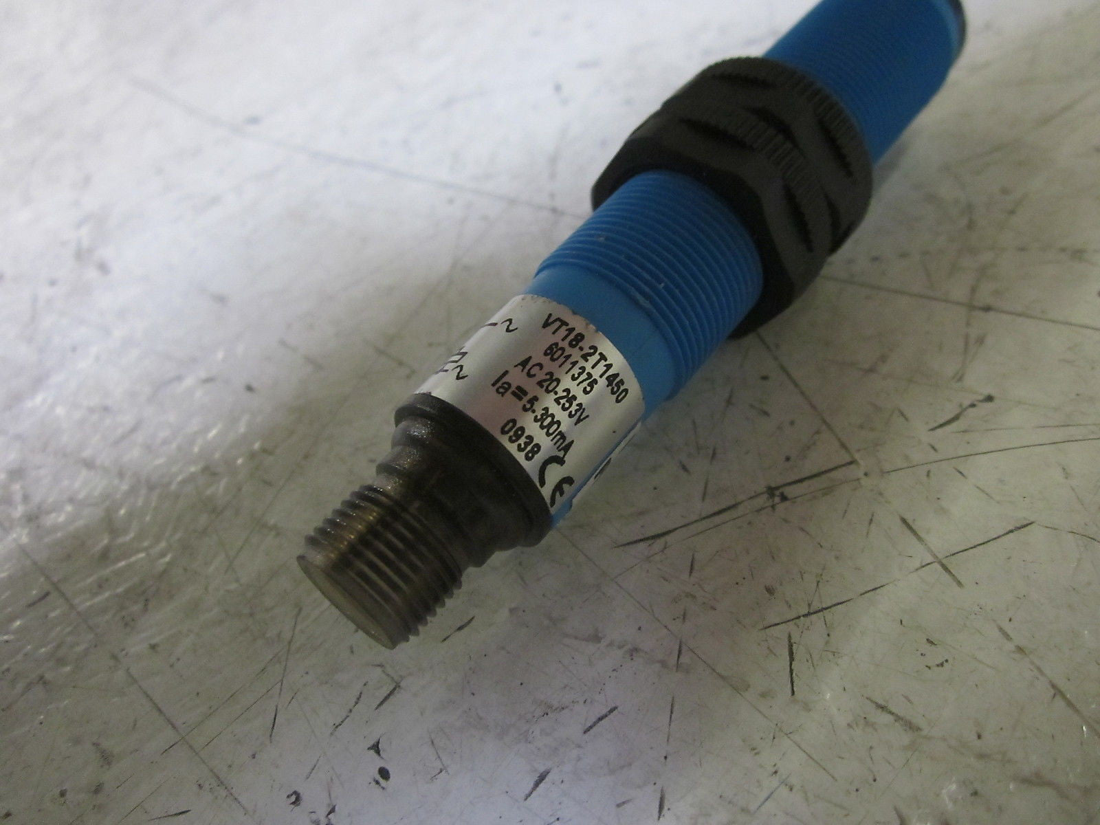 SICK VT18-2T1450 SENSOR 20-253V  *USED*