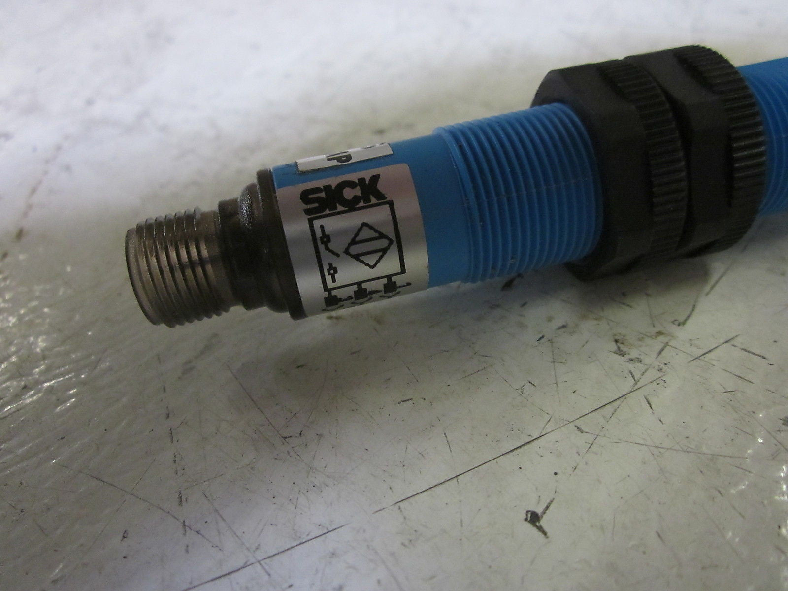 SICK VT18-2T1450 SENSOR 20-253V  *USED*