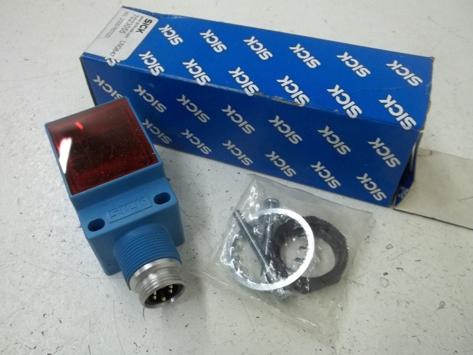 SICK WL2000-R5320 PHOTOELECTRIC SENSOR *NEW IN BOX*