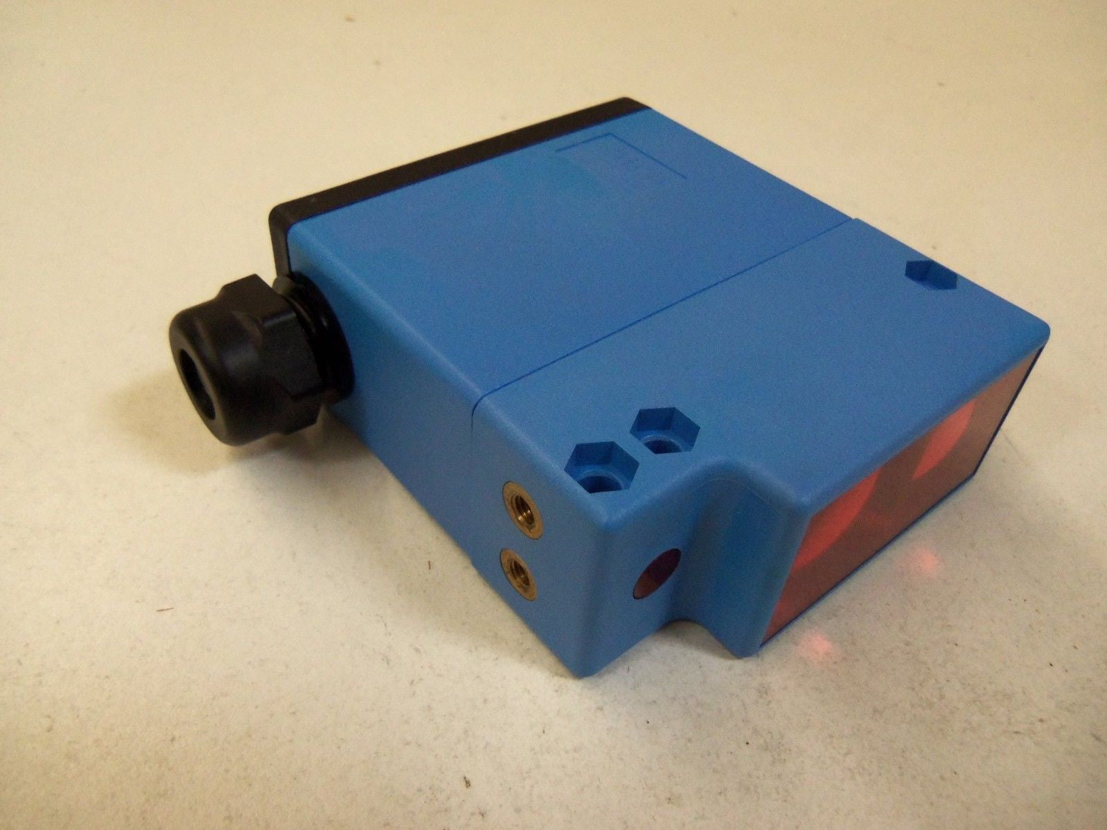 SICK WT36-N210 PROXIMITY PHOTOELECTRIC SENSOR  *NEW IN BOX*