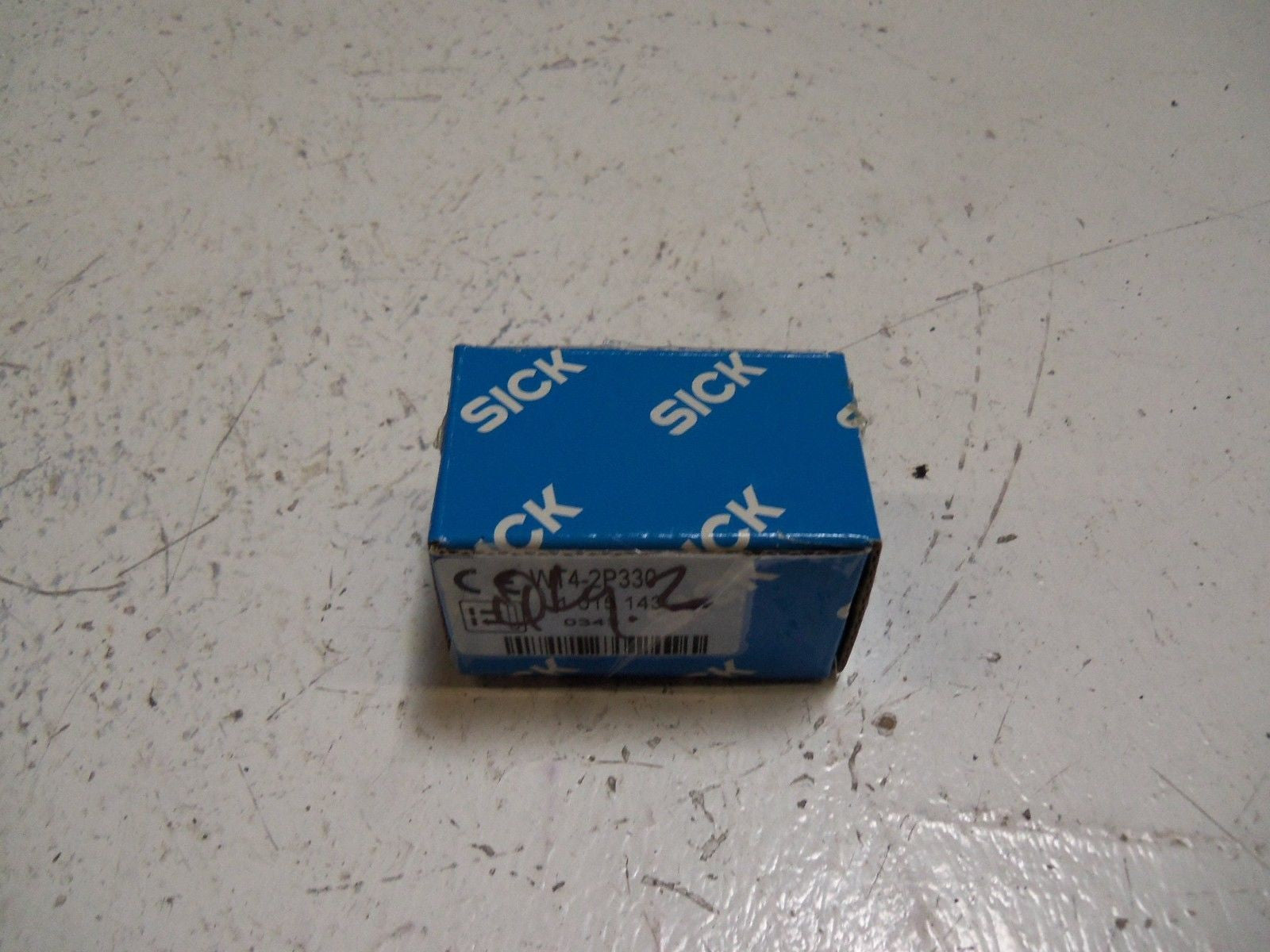 SICK WT4-2P330 PROXIMITY SENSOR *NEW IN BOX*