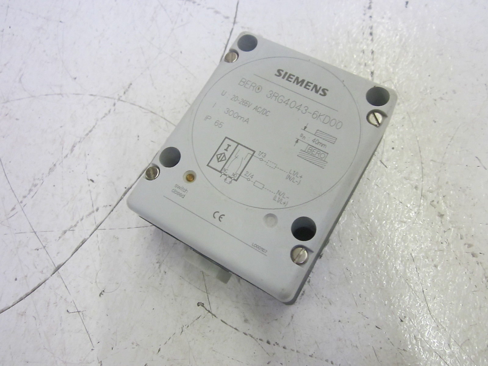 SIEMENS 3RG4043-6K000 PROXIMITY SWITCH SENSOR 20-265V*USED*