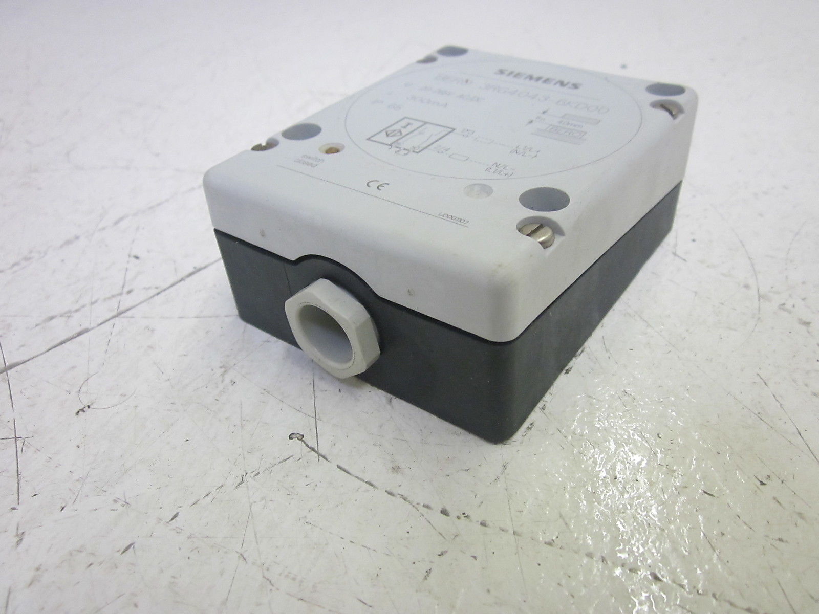 SIEMENS 3RG4043-6K000 PROXIMITY SWITCH SENSOR 20-265V*USED*