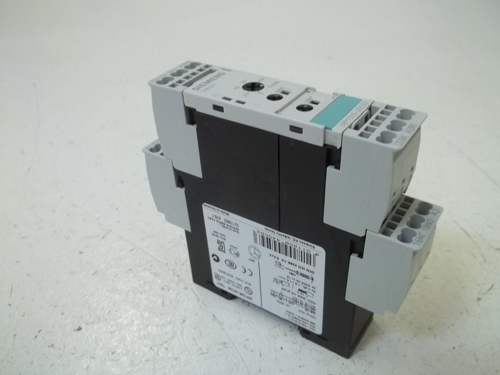 SIEMENS 3RP1505-2BQ30 TIMING RELAY *USED*