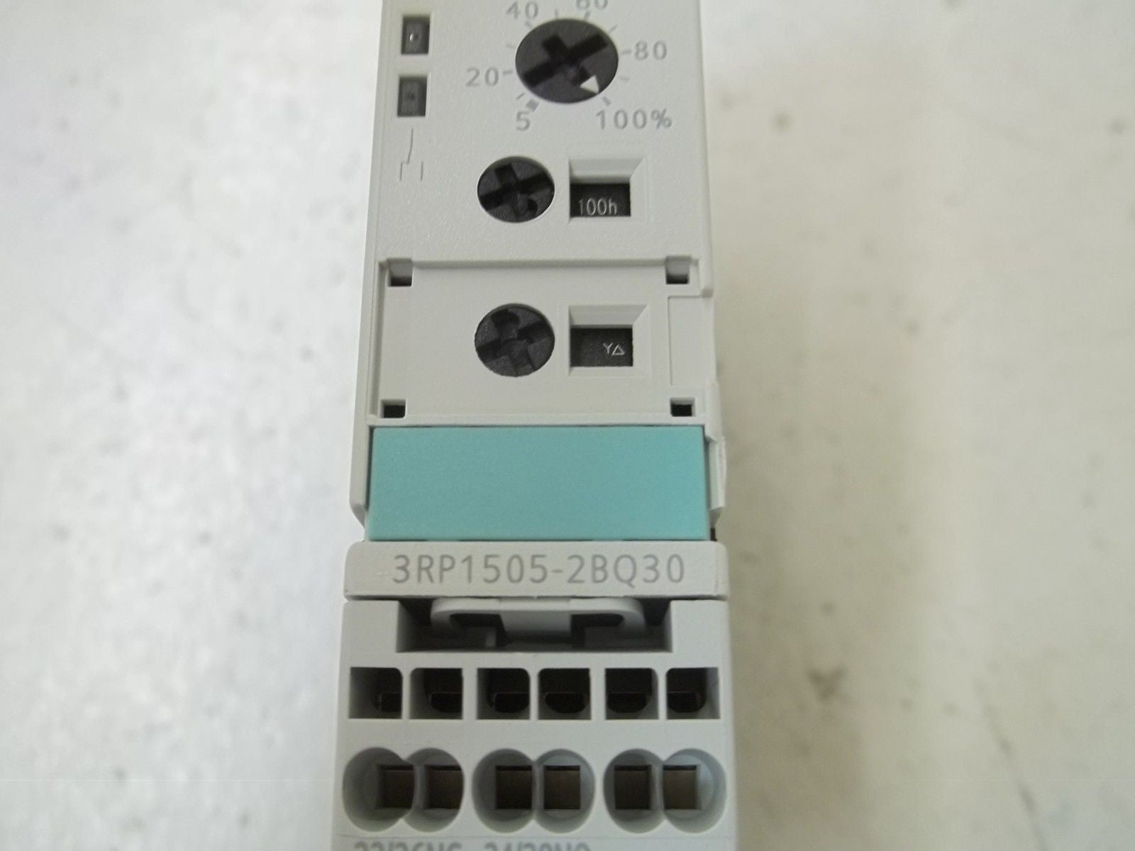 SIEMENS 3RP1505-2BQ30 TIMING RELAY *USED*