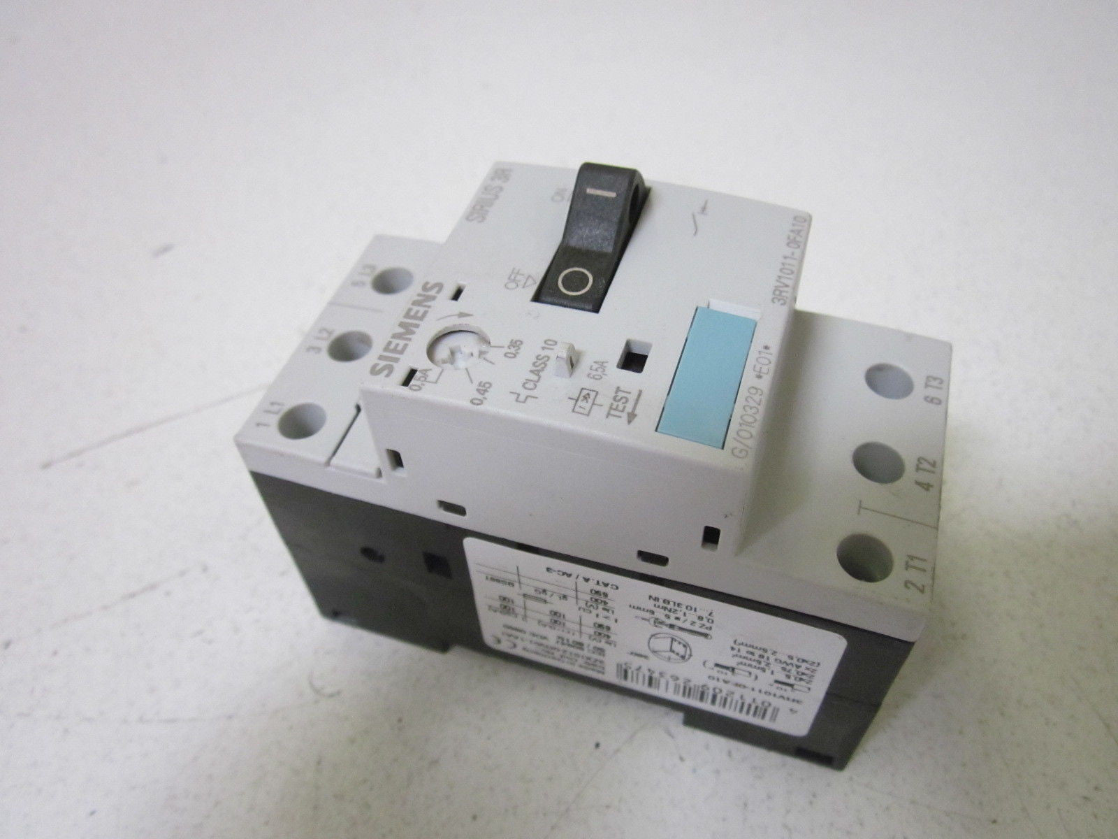 SIEMENS 3RV1011-0FA10 *NEW NO BOX*