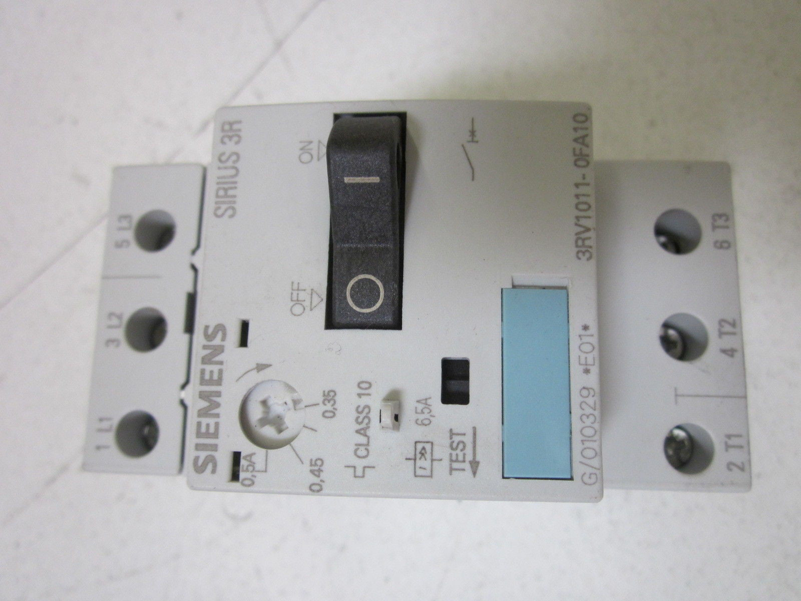 SIEMENS 3RV1011-0FA10 *NEW NO BOX*