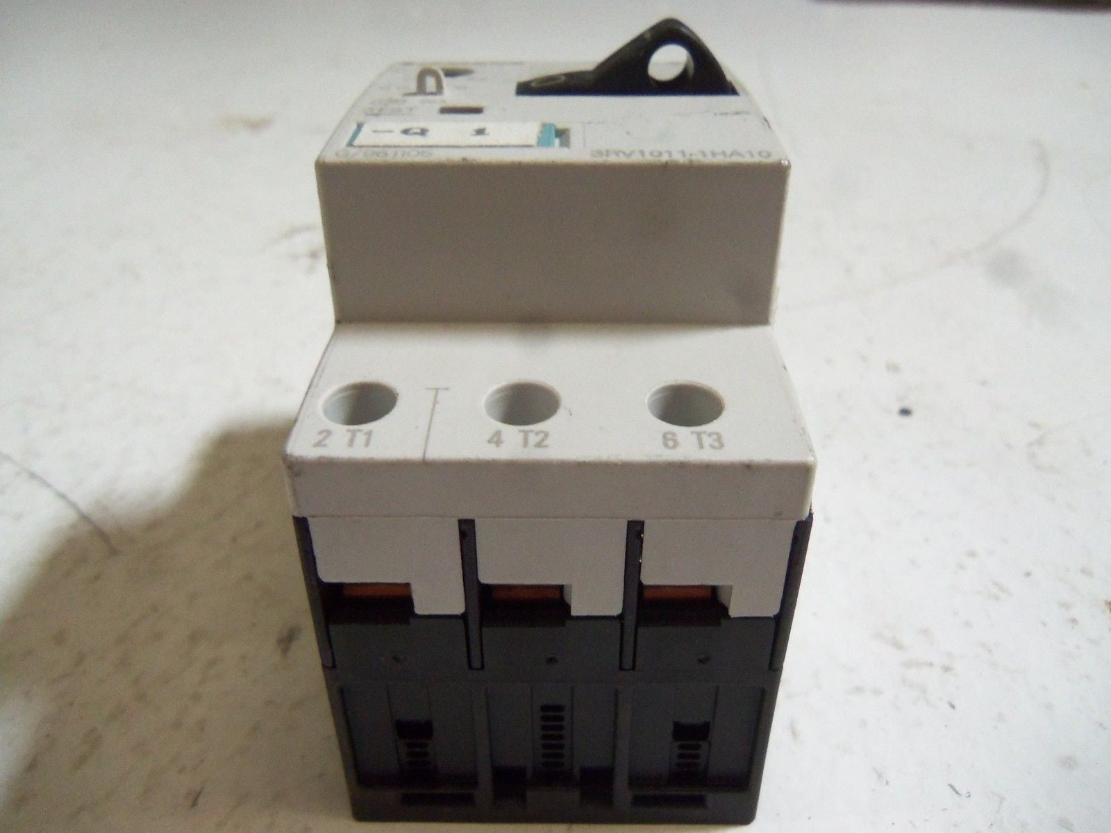 SIEMENS 3RV1011-1HA10 MOTOR CONTROLLER *USED*
