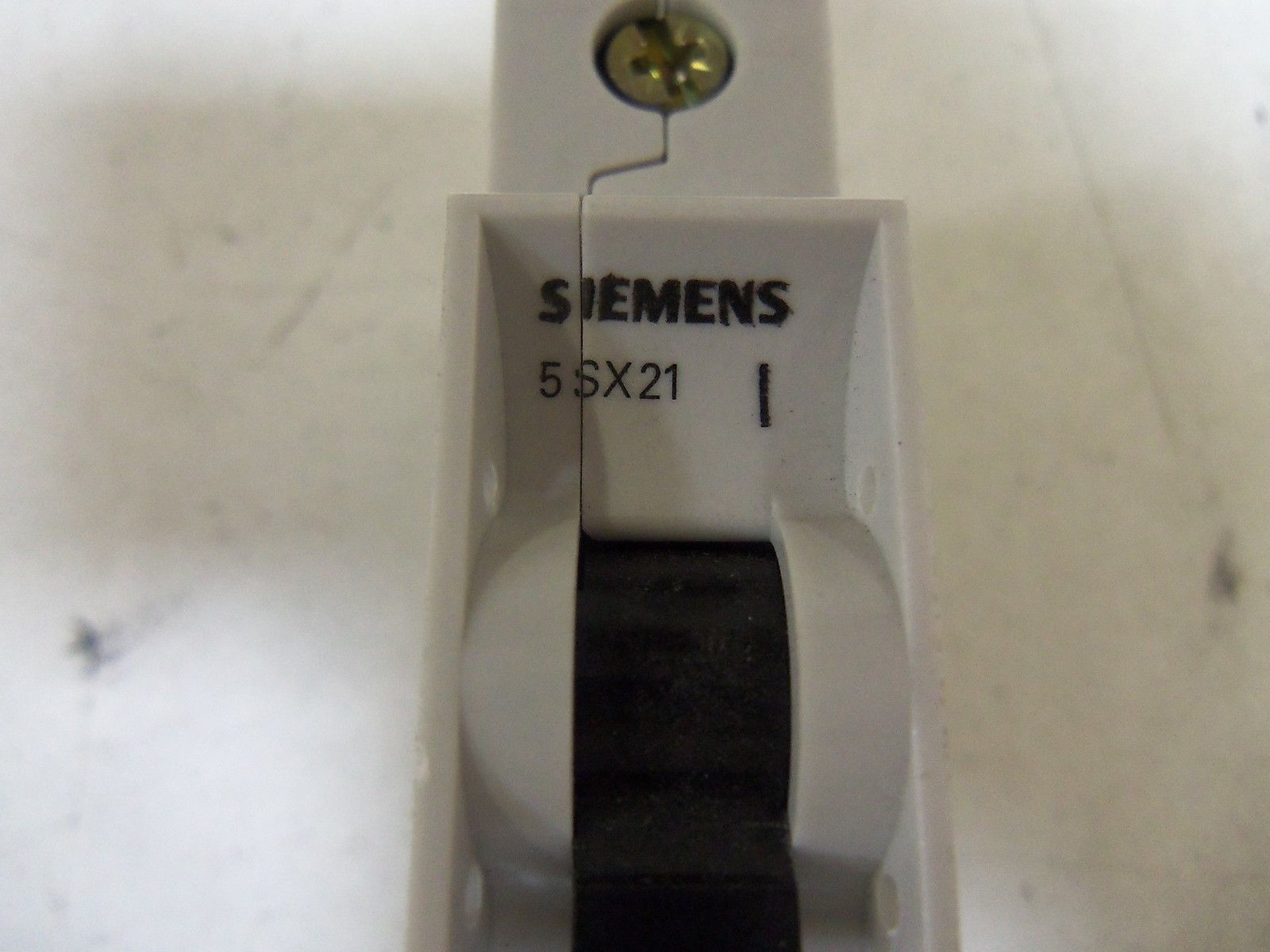 SIEMENS 5SX2104-8 CIRCUIT BREAKER 4A *NEW NO BOX*