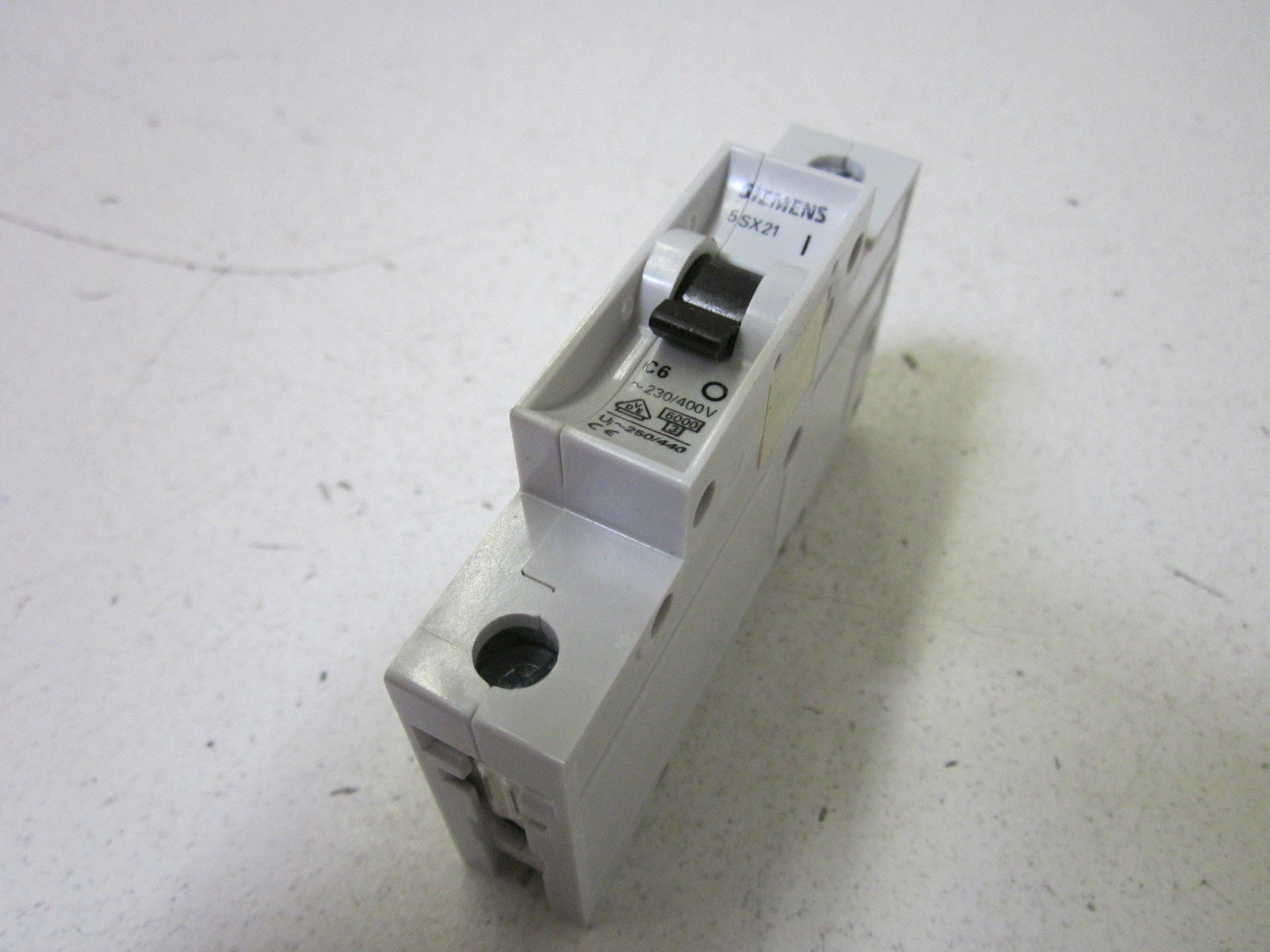 SIEMENS 5SX2106-7 CIRCUIT BREAKER 6A *NEW NO BOX*
