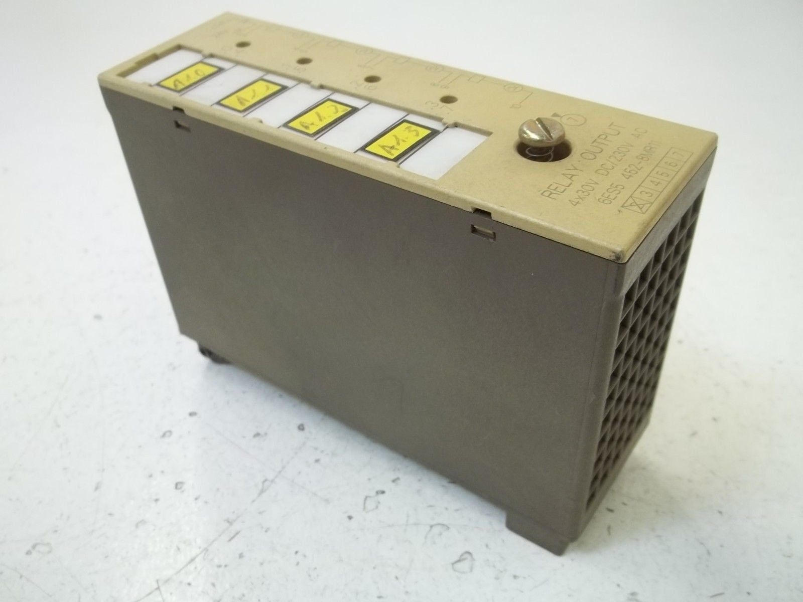 SIEMENS SIMATIC S5 6ES5452-8MR11 RELAY OUTPUT MODULE *USED*